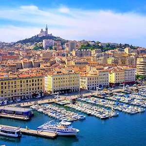 Appartement Logement Privé, Spacieux Et Moderne, Situé Entre Le Luberon, La Côte Marseillaise, La Provence Et Ses Richesses., Pertuis
