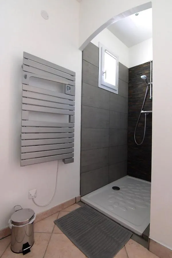 פרטואי Villa Louanne 0*,